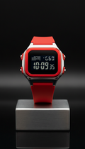 Digitale Uhr Signalrot mit Chromakzenten